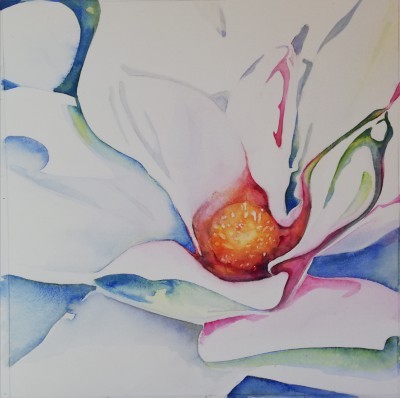 Aquarellbild einer abstrakter Magnolienblüte in kräftigen Rosa- und Grüntönen